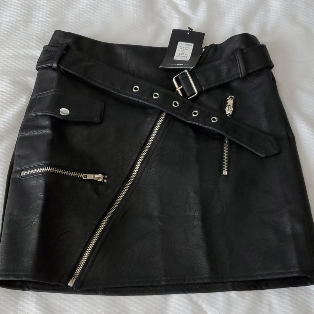 Fashion nova mini skirt